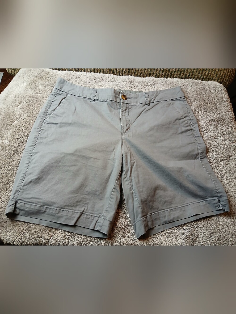 Old Navy Everyday Mid-Rise Chino Bermuda Shorts Women's Size 12 Grey
